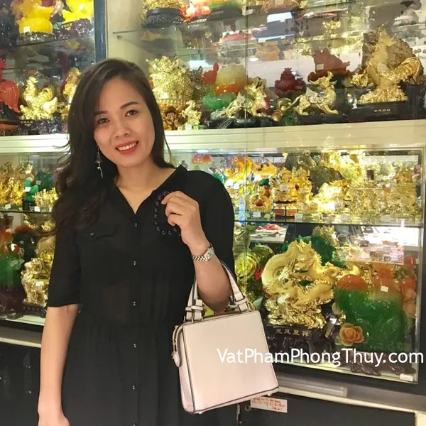 Chị My - khách hàng mua chuỗi thạch anh tím đậm Uruquay A++ S6360-S5-3005